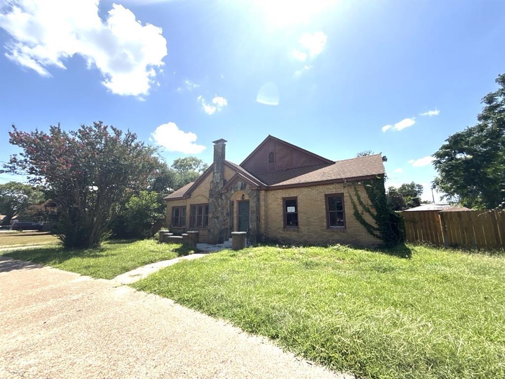 216 S Prairieville Street Property Photo 2