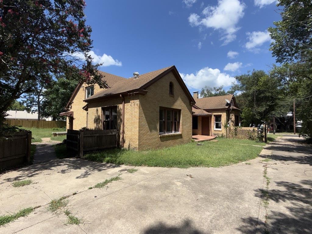 216 S Prairieville Street Property Photo 3