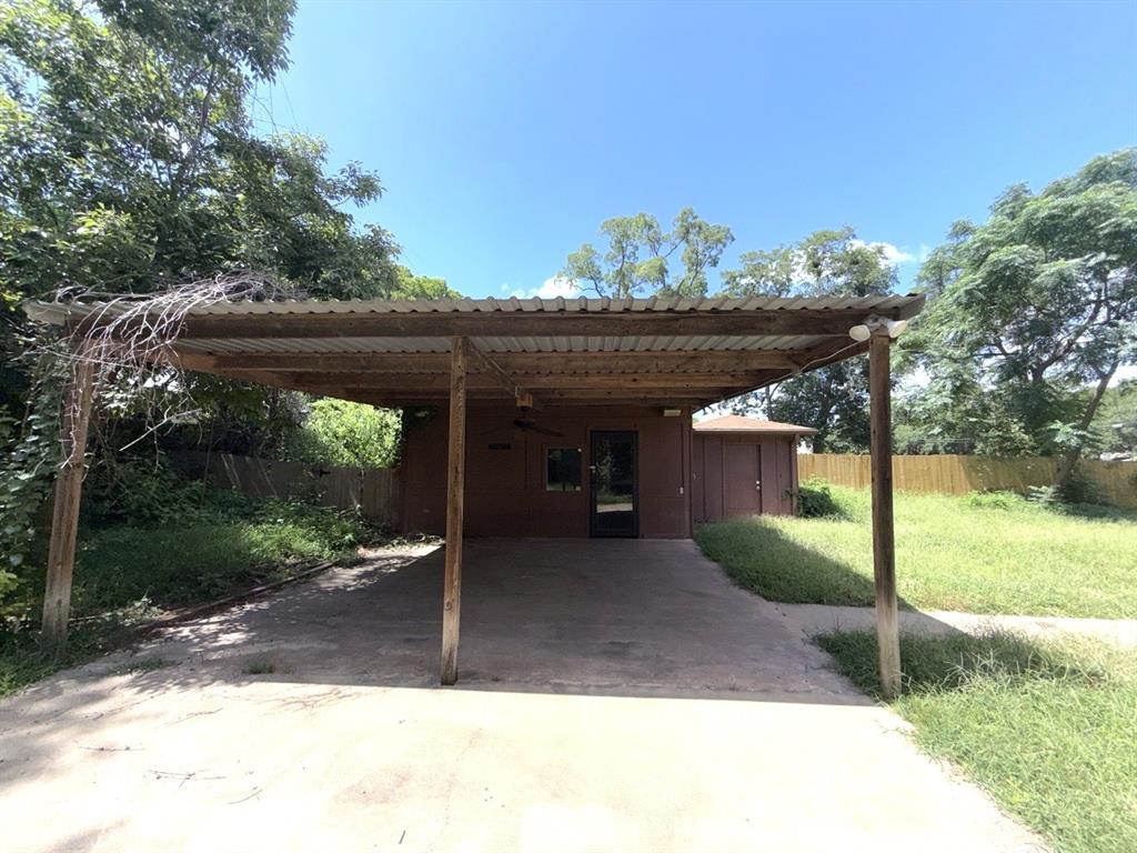 216 S Prairieville Street Property Photo 6