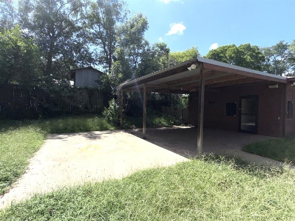 216 S Prairieville Street Property Photo 7