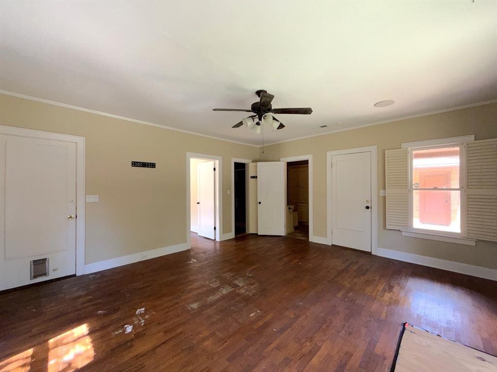 216 S Prairieville Street Property Photo 20