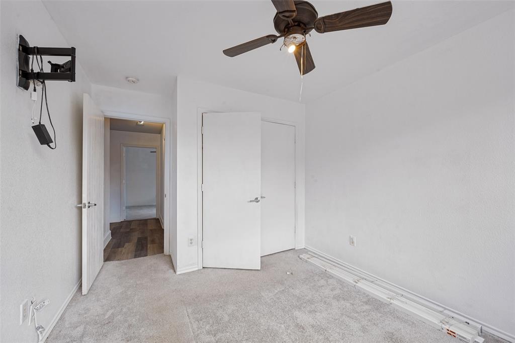 909 Honey Locust Lane Property Photo 12