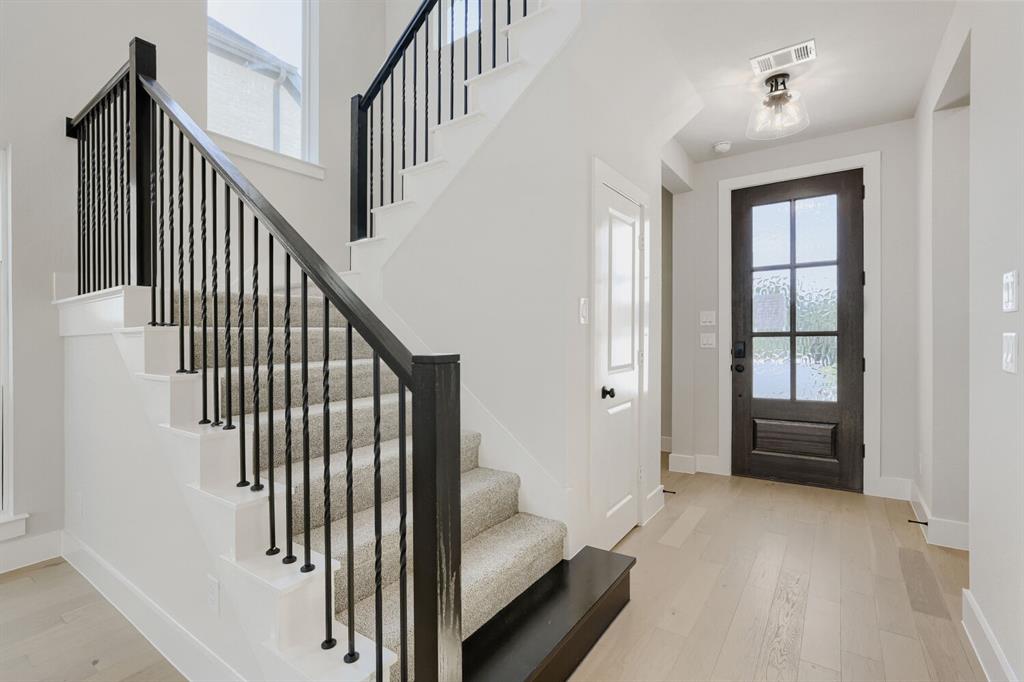1604 Ramble Way Property Photo 3