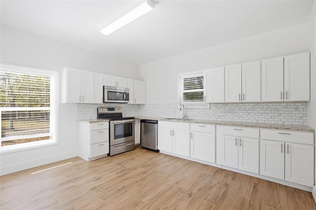 2222 W Bond Street Property Photo 2