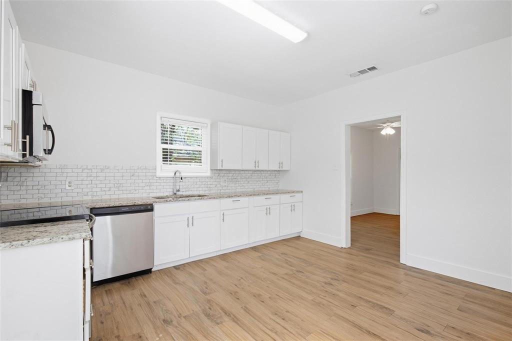 2222 W Bond Street Property Photo 3