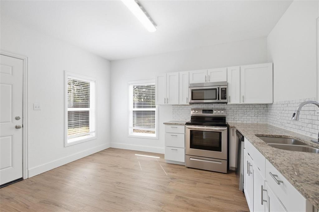 2222 W Bond Street Property Photo 4
