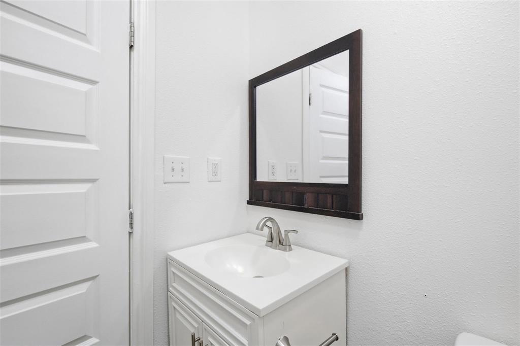 2222 W Bond Street Property Photo 6