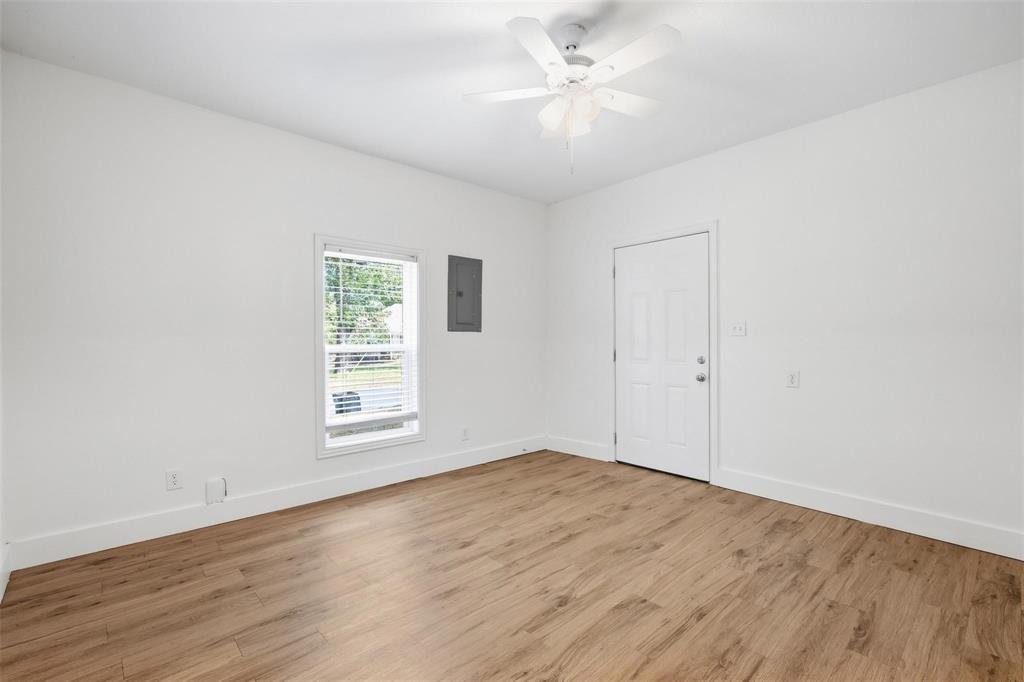 2222 W Bond Street Property Photo 13