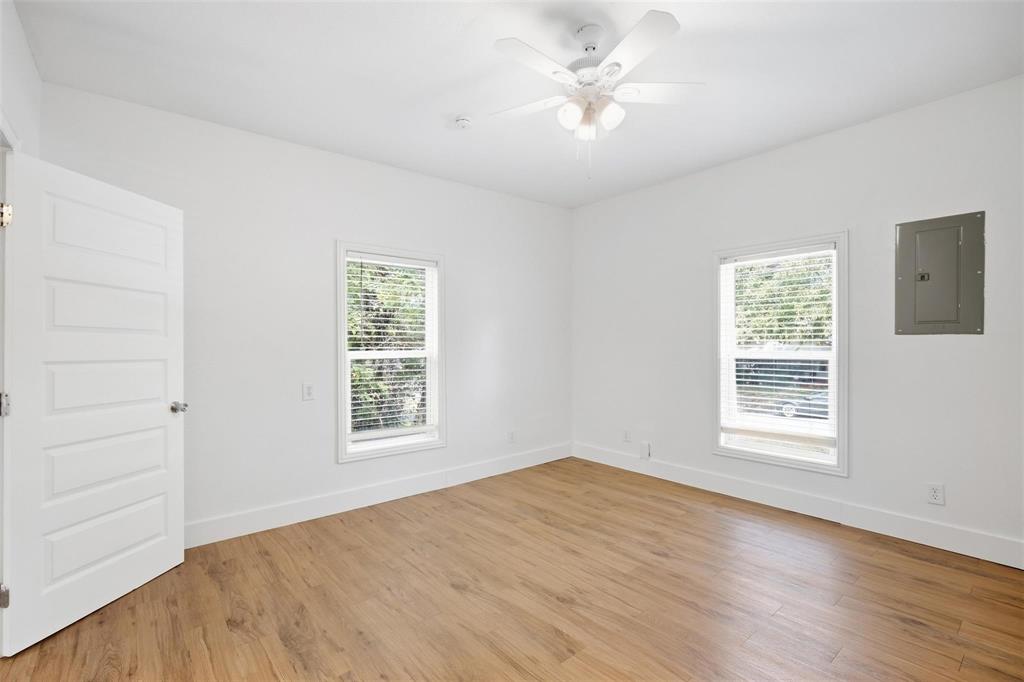 2222 W Bond Street Property Photo 14