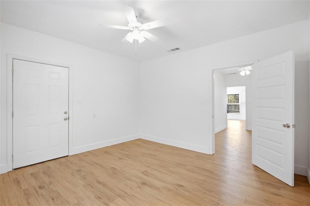 2222 W Bond Street Property Photo 15