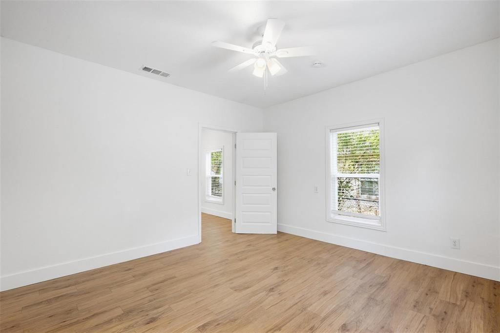 2222 W Bond Street Property Photo 16
