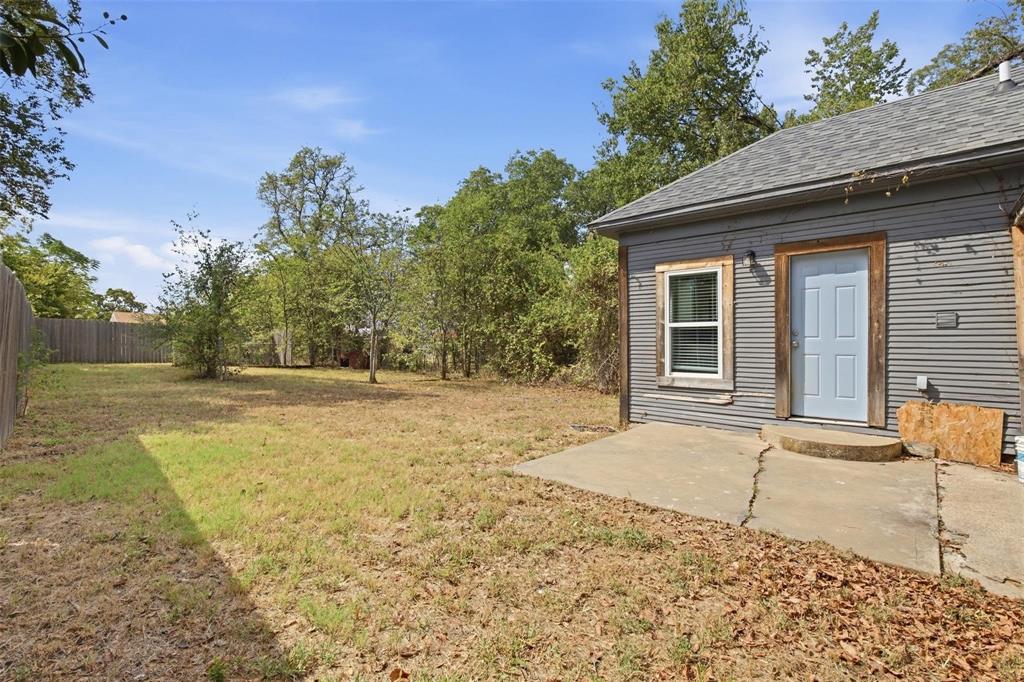2222 W Bond Street Property Photo 18