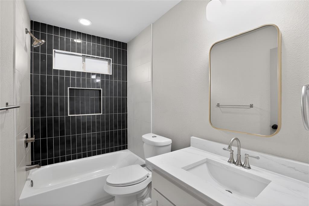 909 Saint Andrews Place Property Photo 25