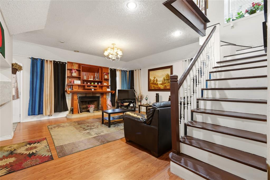 4201 Briar Hill Drive Property Photo 2