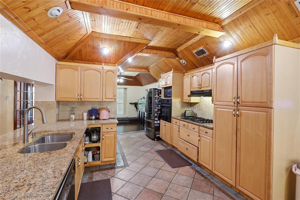 4201 Briar Hill Drive Property Photo 4