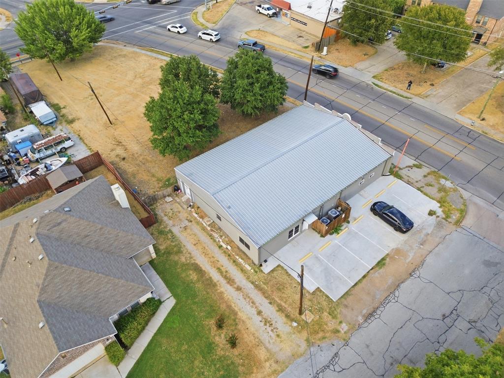 625-627 S Rogers Road Property Photo 4