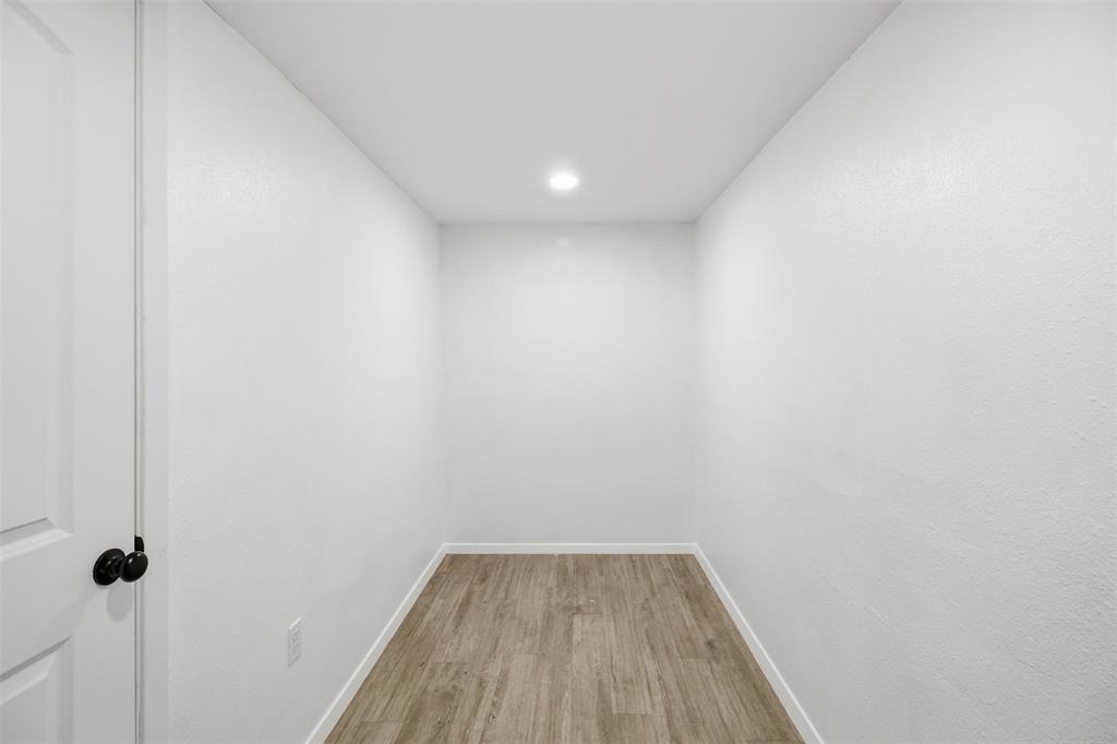 625-627 S Rogers Road Property Photo 16