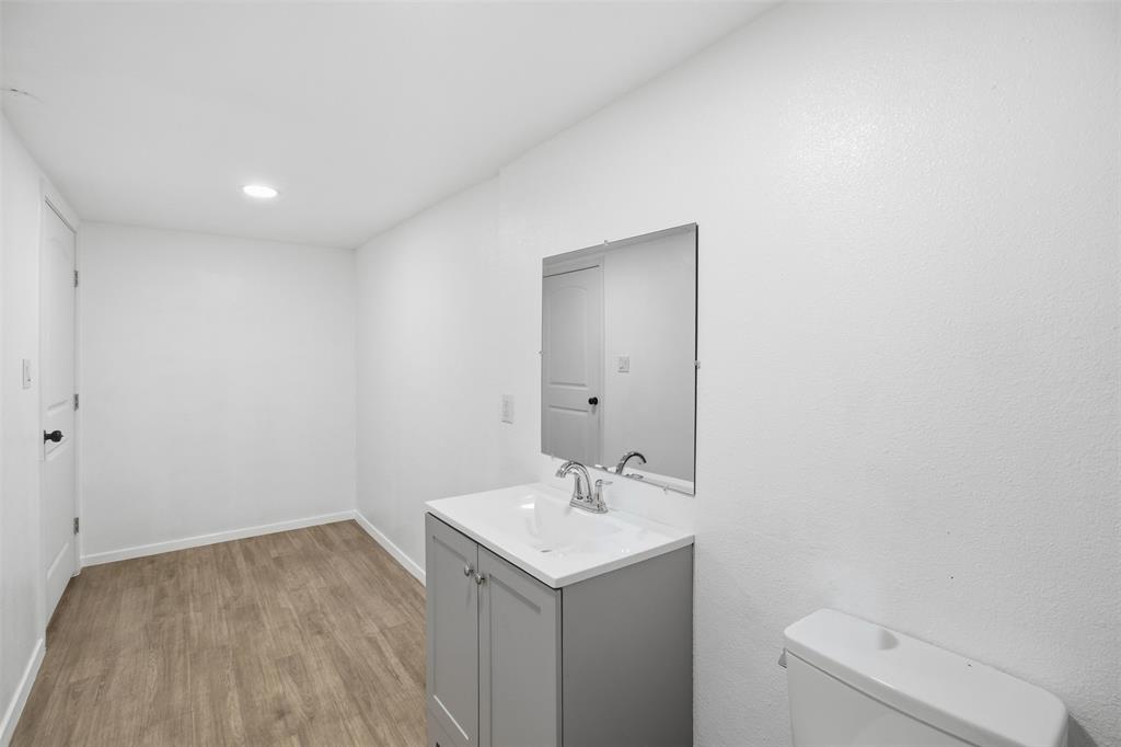 625-627 S Rogers Road Property Photo 17