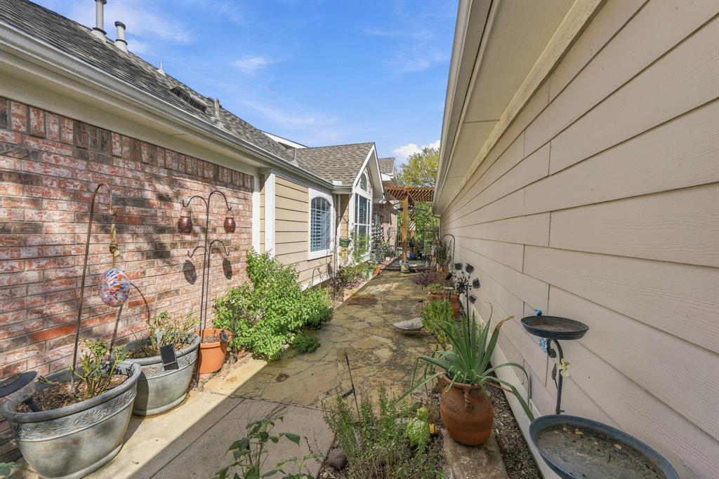 6033 Roaring Springs Drive Property Photo 21