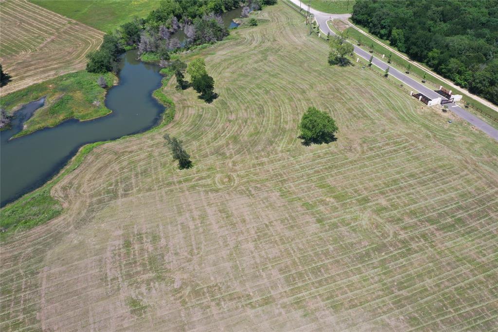 300 Shores Drive Property Photo 14