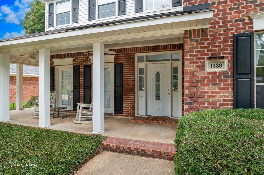 1229 Whitehall Property Photo 4