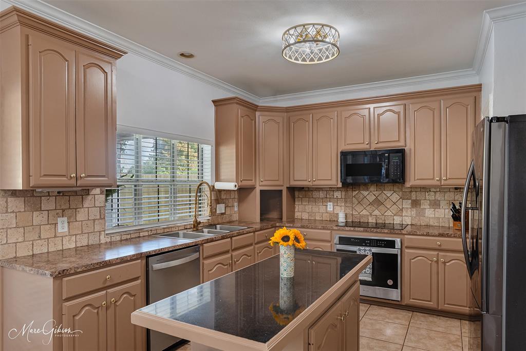 1229 Whitehall Property Photo 13