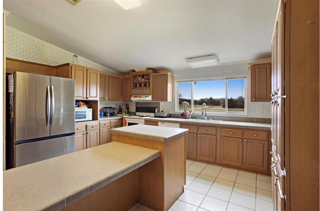 2035 Fm-1566 Property Photo 10