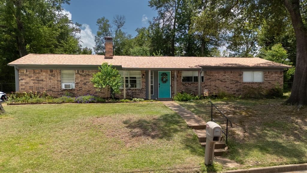 225 Powell Drive Property Photo 1