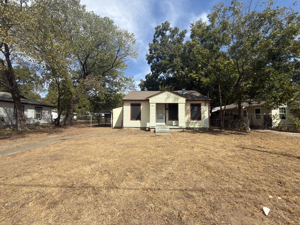 8367 Transit Street Property Photo 1