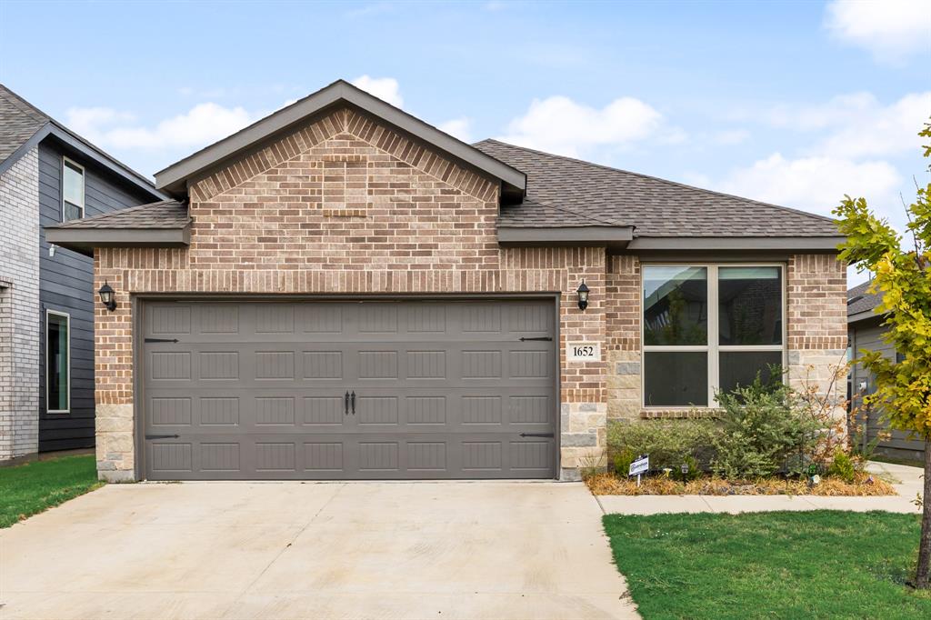 1652 Edgeway Drive Property Photo 4