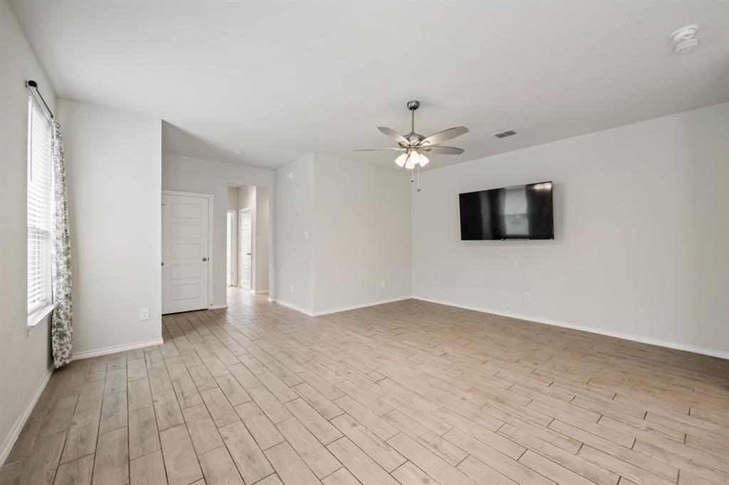 1652 Edgeway Drive Property Photo 8