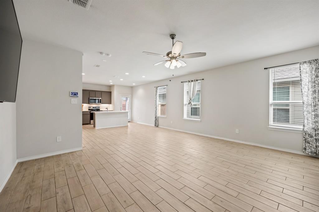 1652 Edgeway Drive Property Photo 9