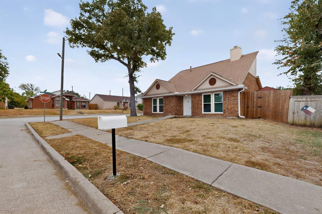 11820 Amberly Lane Property Photo 6