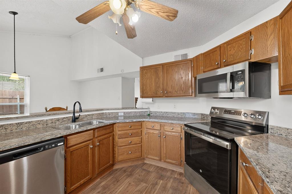 11820 Amberly Lane Property Photo 21