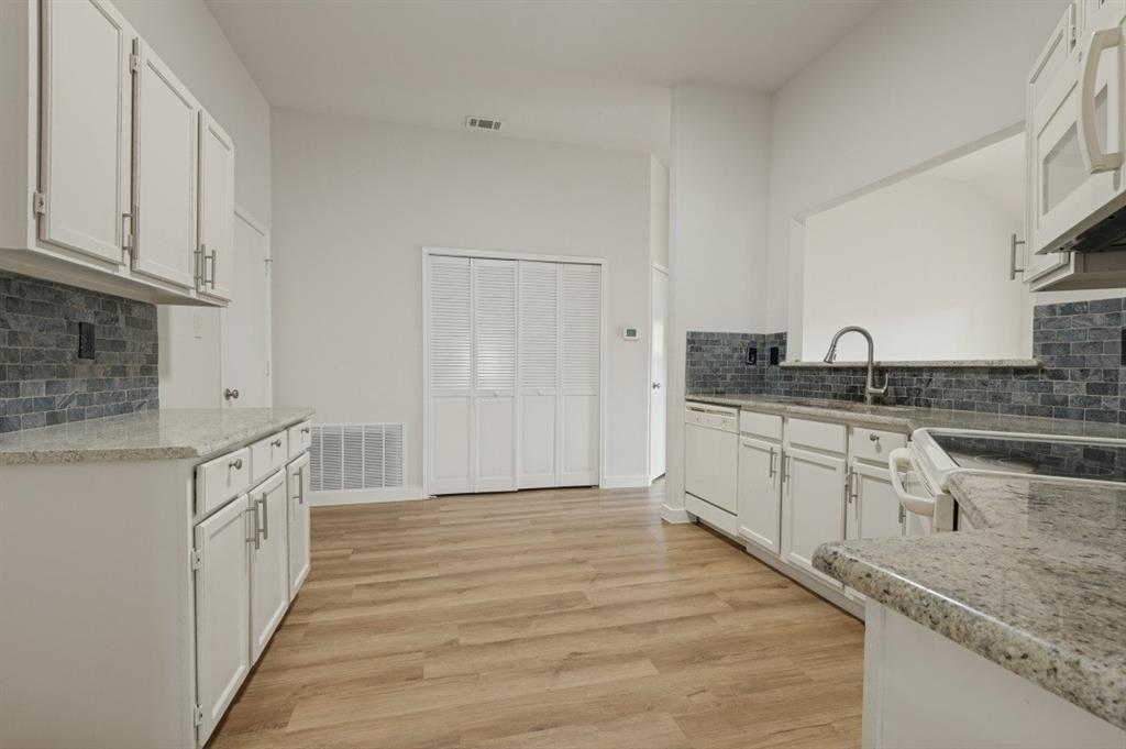 5814 Fox Hunt Drive Property Photo 11