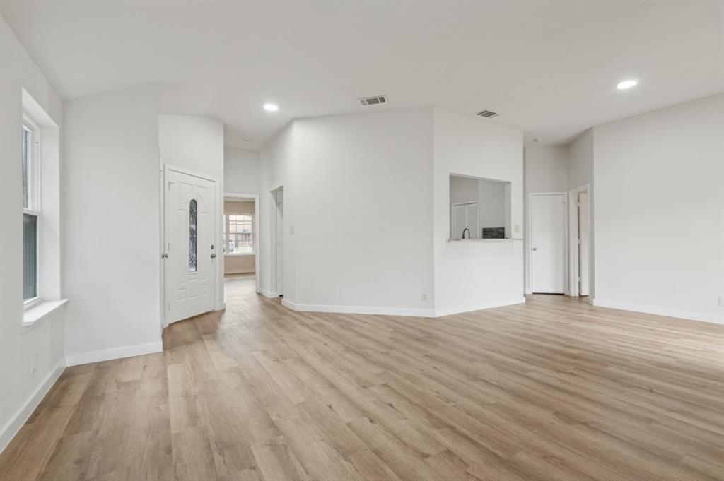5814 Fox Hunt Drive Property Photo 12