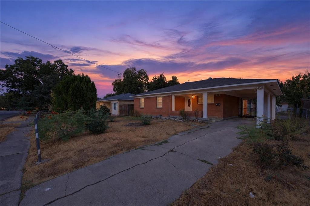 1919 Yucca Drive Property Photo 1