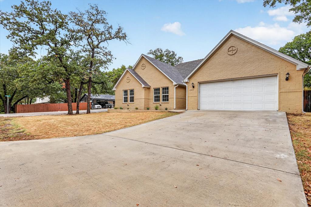 1612 Tanglewood Drive Property Photo 3