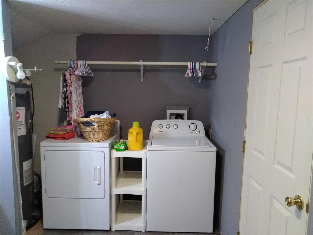 402 Main St Property Photo 4