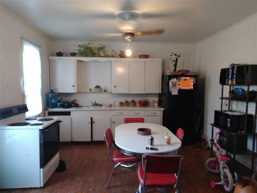 402 Main St Property Photo 11