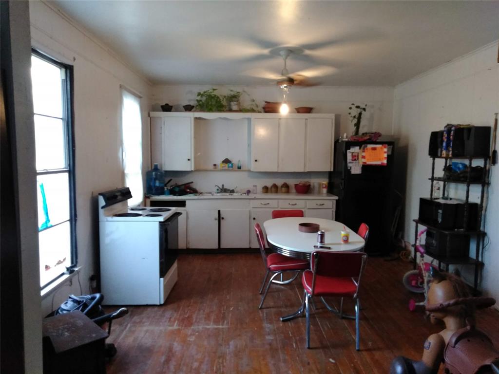 402 Main St Property Photo 12