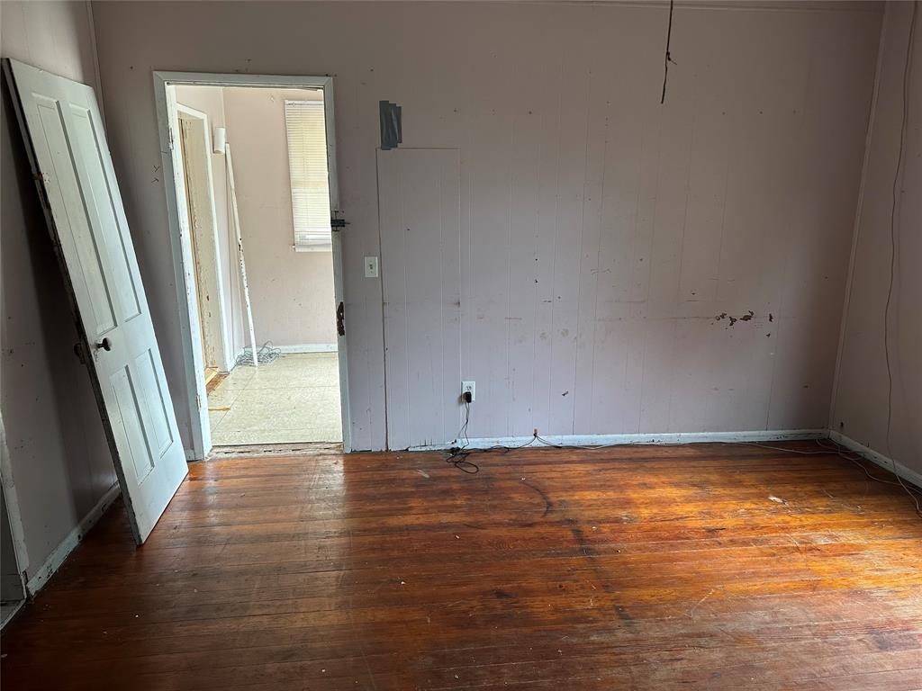 402 Main St Property Photo 13