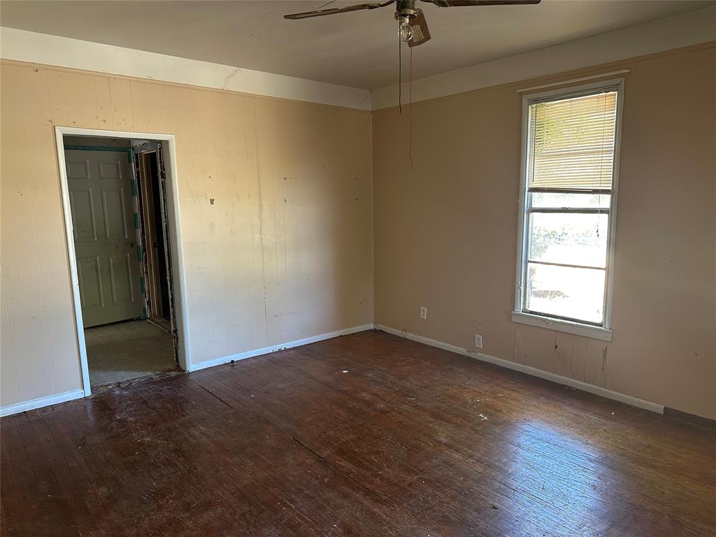402 Main St Property Photo 16