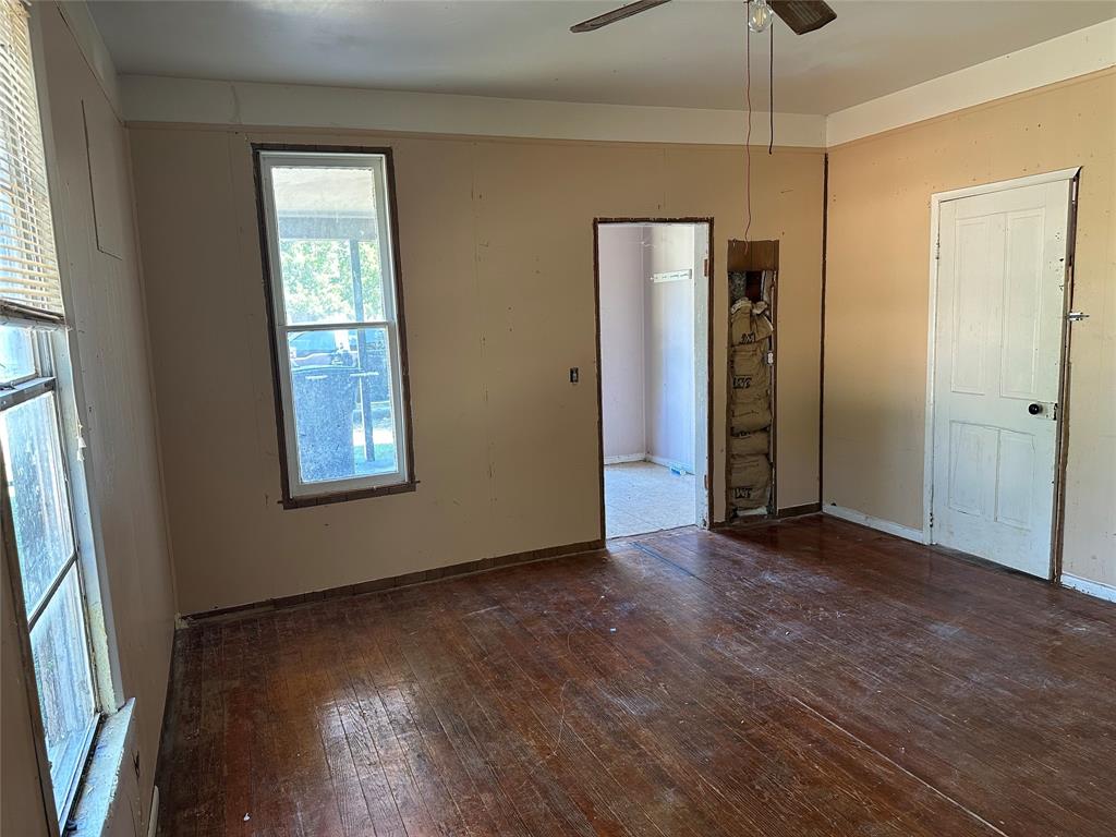 402 Main St Property Photo 17