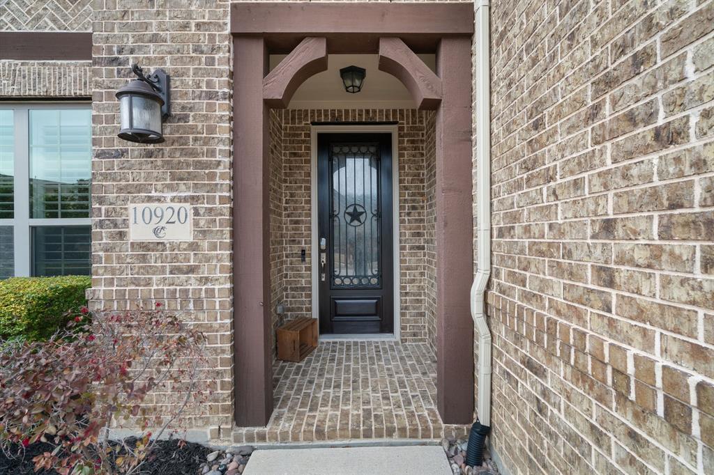 10920 Autumn Leaf Court Property Photo 3