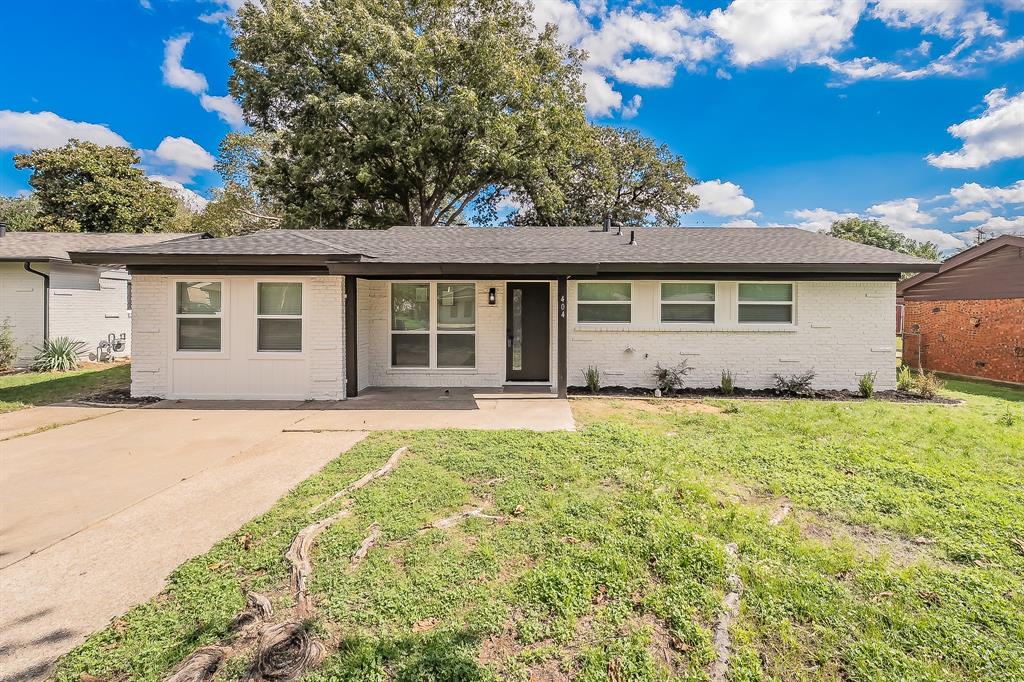 404 Simmons Drive Property Photo 1
