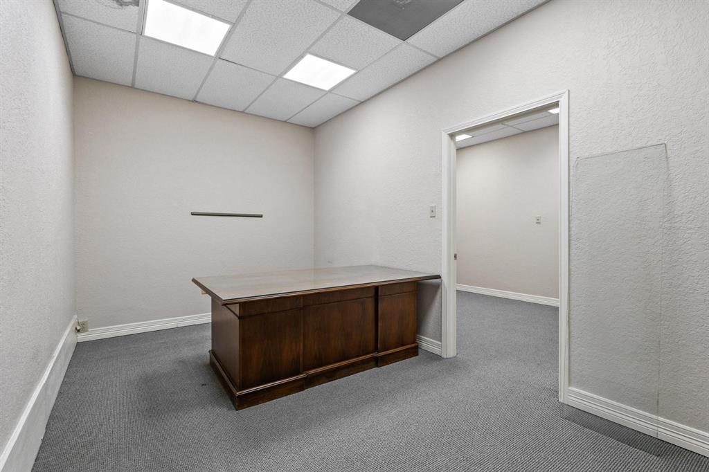 111 S Travis Street Property Photo 6