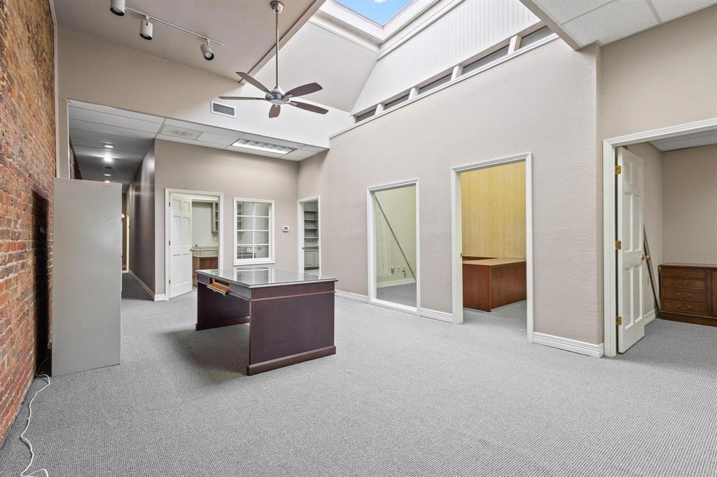 111 S Travis Street Property Photo 14