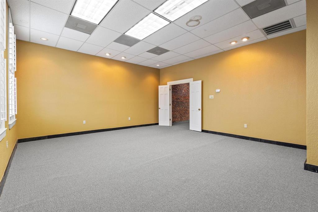 111 S Travis Street Property Photo 18