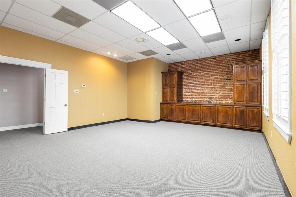 111 S Travis Street Property Photo 19